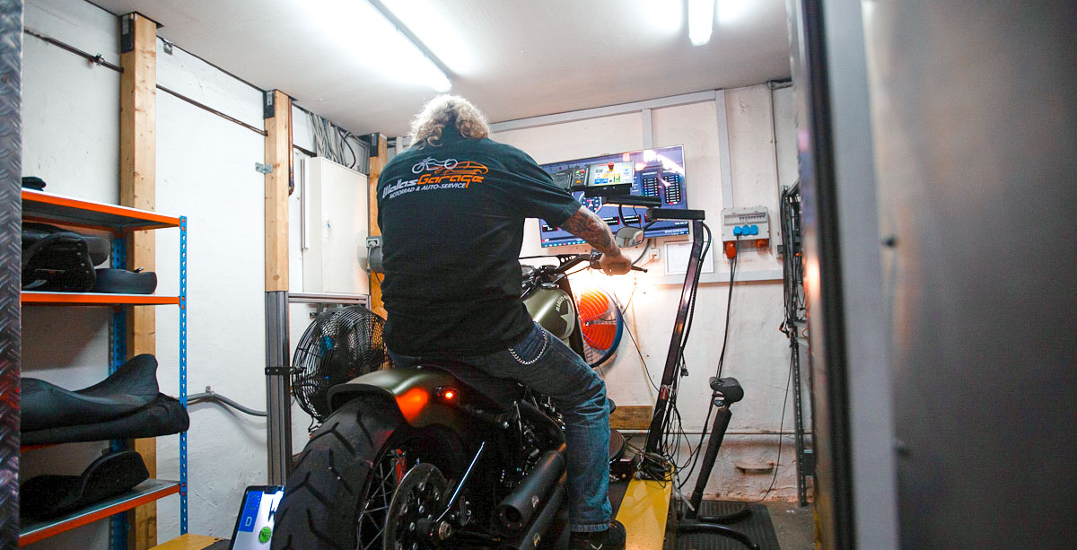 Motorrad auf dem Prüfstand bei Wollas Garage
